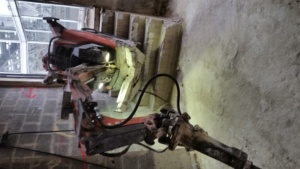 Encore un exemple de chantier réalisé par la société Extravator BTP. Machine électrique type Brokk pour travaux de démolition.